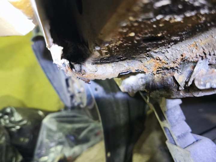 Сварка порога автомобиля в цехе ROYAL PAINT